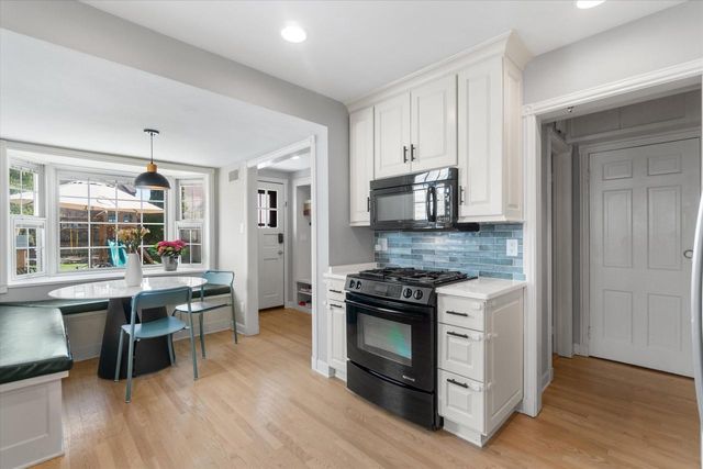 6060 Bay Ridge AVENUE, Whitefish Bay, WI 53217