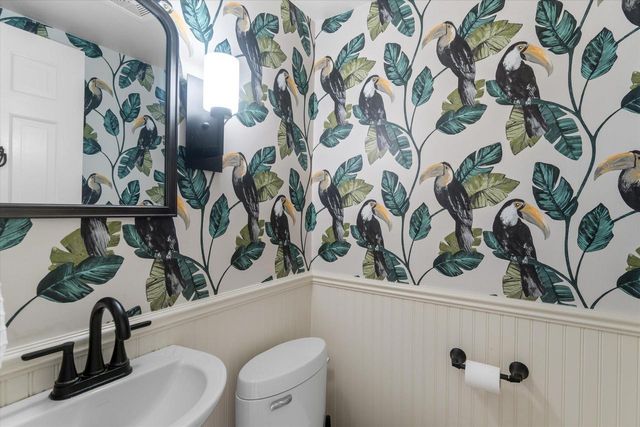 6060 Bay Ridge AVENUE, Whitefish Bay, WI 53217