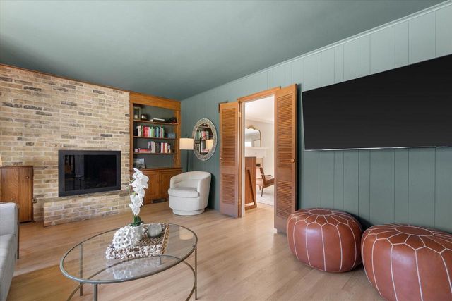 6060 Bay Ridge AVENUE, Whitefish Bay, WI 53217