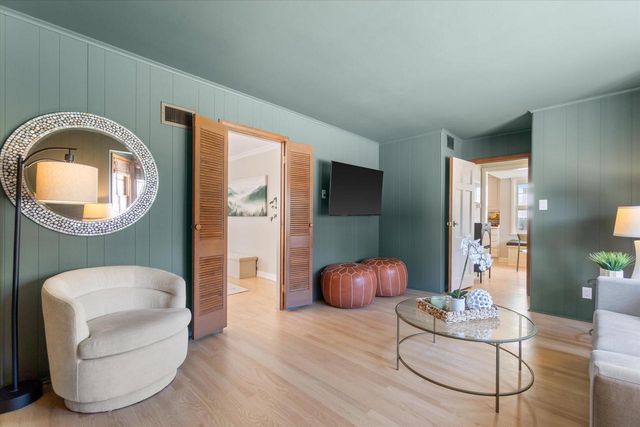 6060 Bay Ridge AVENUE, Whitefish Bay, WI 53217