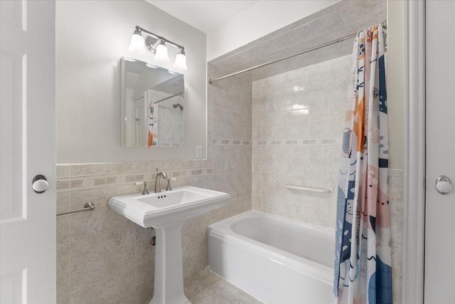 6060 Bay Ridge AVENUE, Whitefish Bay, WI 53217