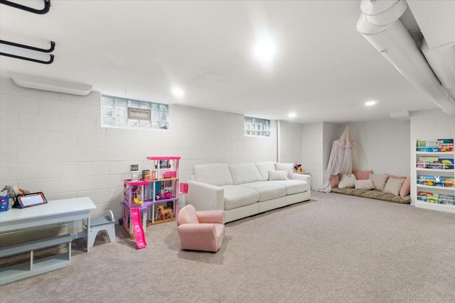 6060 Bay Ridge AVENUE, Whitefish Bay, WI 53217