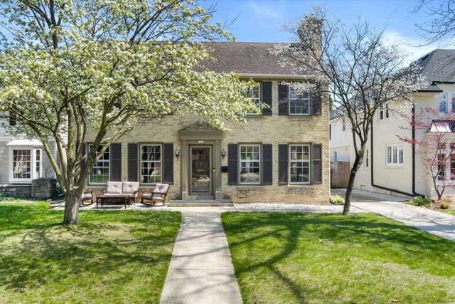 6060 Bay Ridge AVENUE, Whitefish Bay, WI 53217