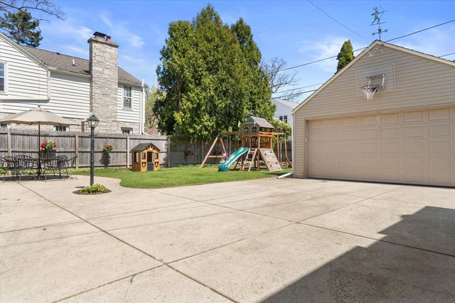 6060 Bay Ridge AVENUE, Whitefish Bay, WI 53217