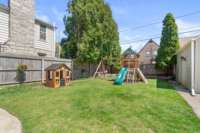 6060 Bay Ridge AVENUE, Whitefish Bay, WI 53217