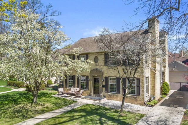 6060 Bay Ridge AVENUE, Whitefish Bay, WI 53217