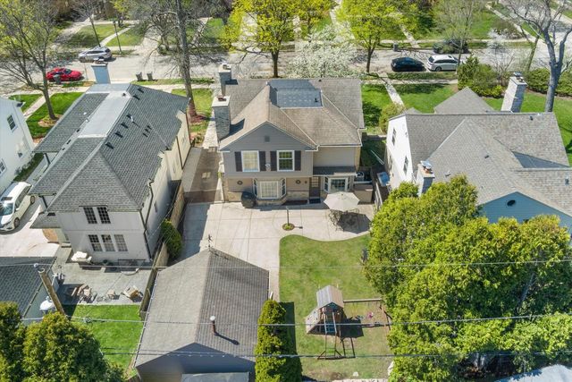 6060 Bay Ridge AVENUE, Whitefish Bay, WI 53217