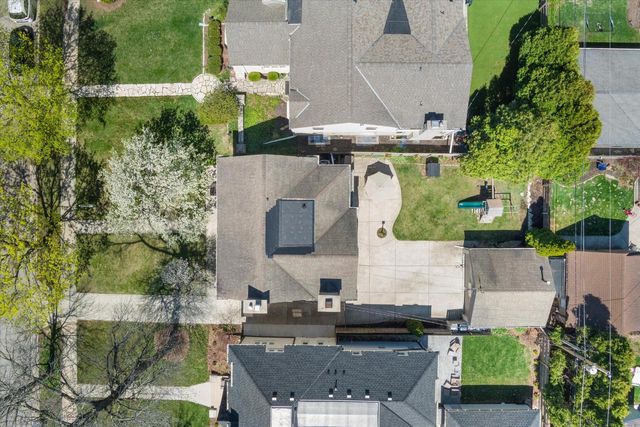 6060 Bay Ridge AVENUE, Whitefish Bay, WI 53217
