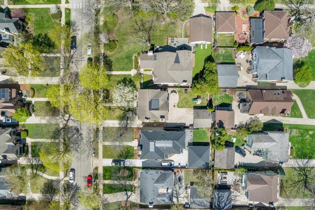 6060 Bay Ridge AVENUE, Whitefish Bay, WI 53217