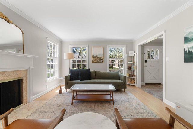 6060 Bay Ridge AVENUE, Whitefish Bay, WI 53217