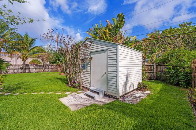 1439 W Broome Street, Lantana, FL 33462