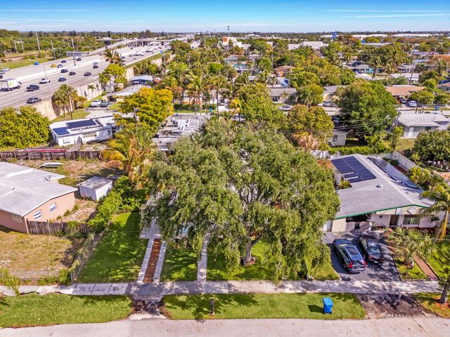 1439 W Broome Street, Lantana, FL 33462