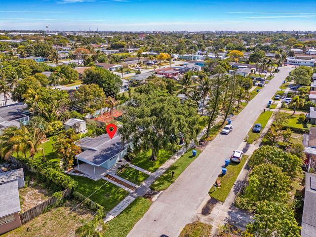 1439 W Broome Street, Lantana, FL 33462