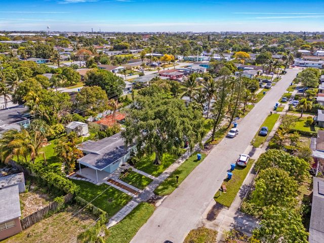 1439 W Broome Street, Lantana, FL 33462