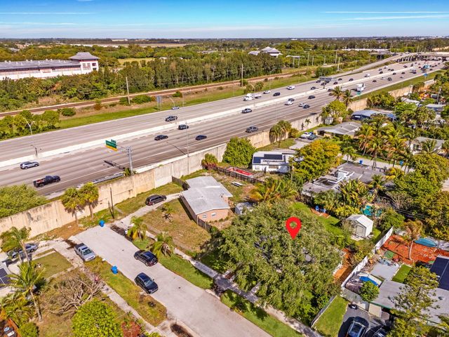 1439 W Broome Street, Lantana, FL 33462