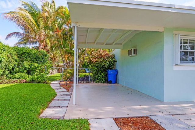 1439 W Broome Street, Lantana, FL 33462