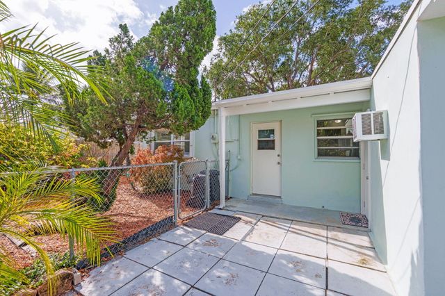 1439 W Broome Street, Lantana, FL 33462