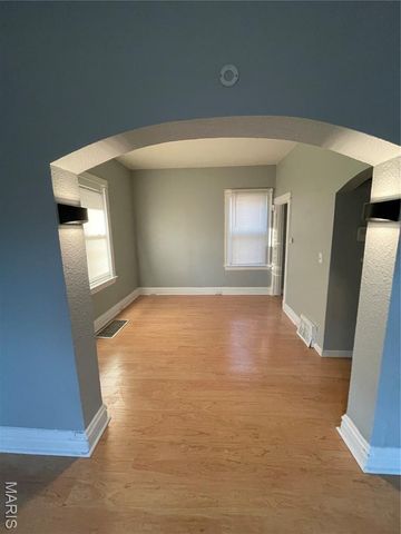 2708 Old Hanley, St Louis, MO 63114