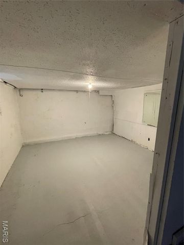 2708 Old Hanley, St Louis, MO 63114