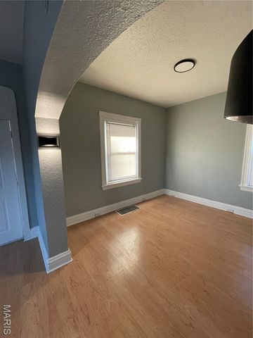 2708 Old Hanley, St Louis, MO 63114