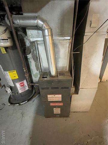 2708 Old Hanley, St Louis, MO 63114