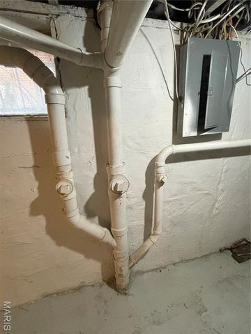 2708 Old Hanley, St Louis, MO 63114