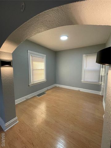 2708 Old Hanley, St Louis, MO 63114