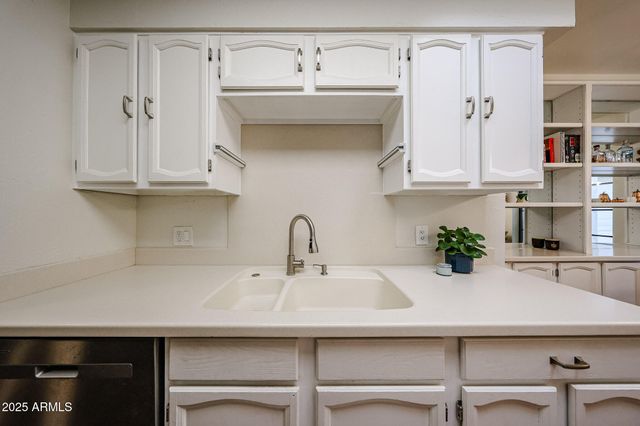 6249 N 78th Street 50, Scottsdale, AZ 85250