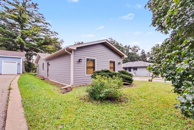 821 S Hough Street, Barrington, IL 60010