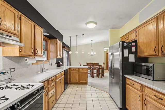 821 S Hough Street, Barrington, IL 60010