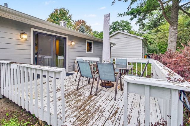 821 S Hough Street, Barrington, IL 60010