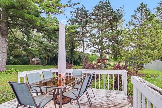 821 S Hough Street, Barrington, IL 60010