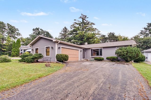 821 S Hough Street, Barrington, IL 60010