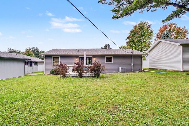 821 S Hough Street, Barrington, IL 60010