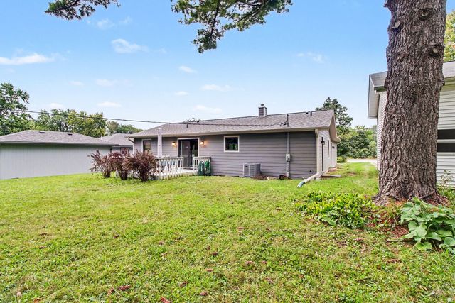 821 S Hough Street, Barrington, IL 60010