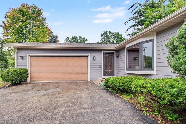 821 S Hough Street, Barrington, IL 60010