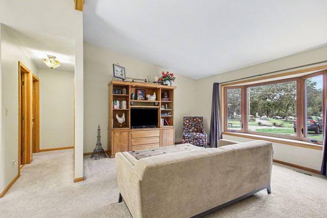 821 S Hough Street, Barrington, IL 60010