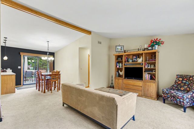 821 S Hough Street, Barrington, IL 60010