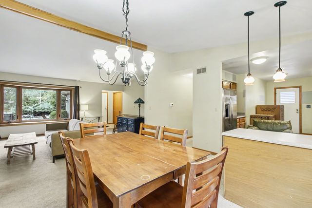 821 S Hough Street, Barrington, IL 60010