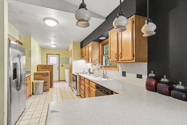 821 S Hough Street, Barrington, IL 60010
