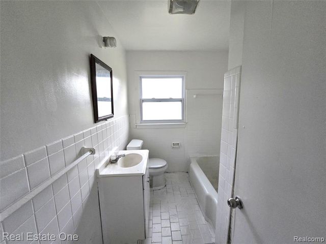 6729 Stahelin Avenue, Detroit, MI 48228