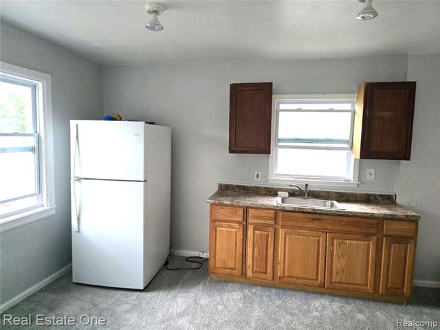 6729 Stahelin Avenue, Detroit, MI 48228
