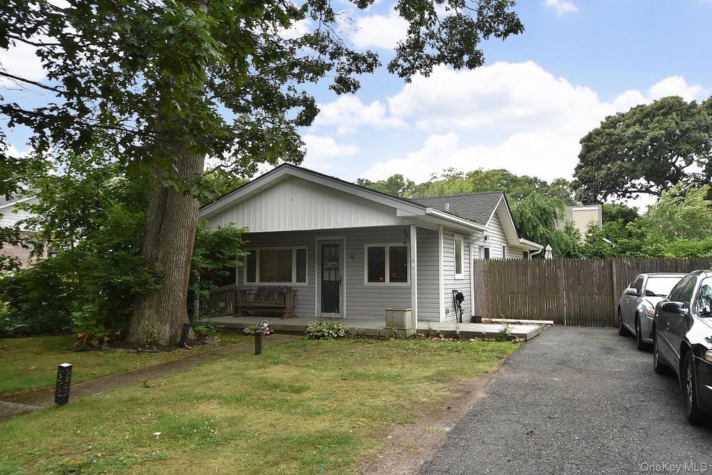 38 Balaton Avenue, Ronkonkoma, NY 11779