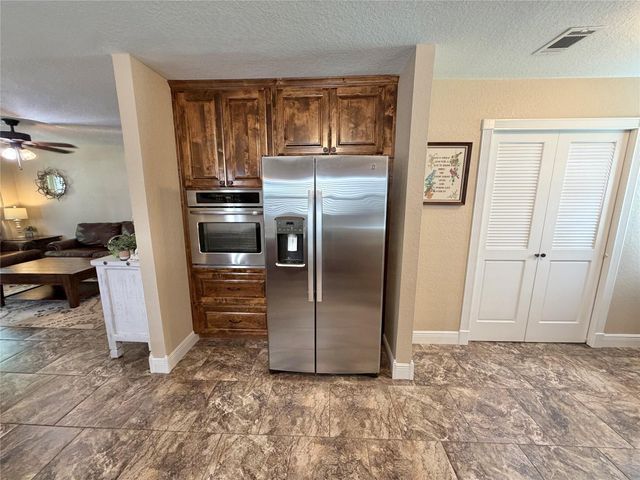 6214 1st Street, Danbury, TX 77534