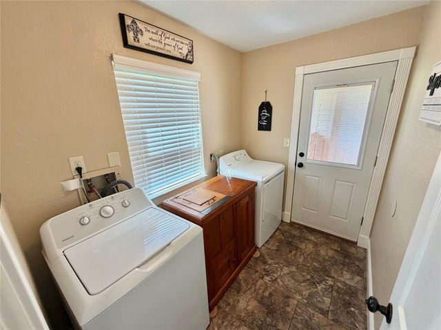 6214 1st Street, Danbury, TX 77534
