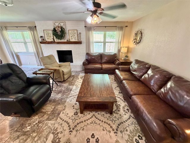 6214 1st Street, Danbury, TX 77534