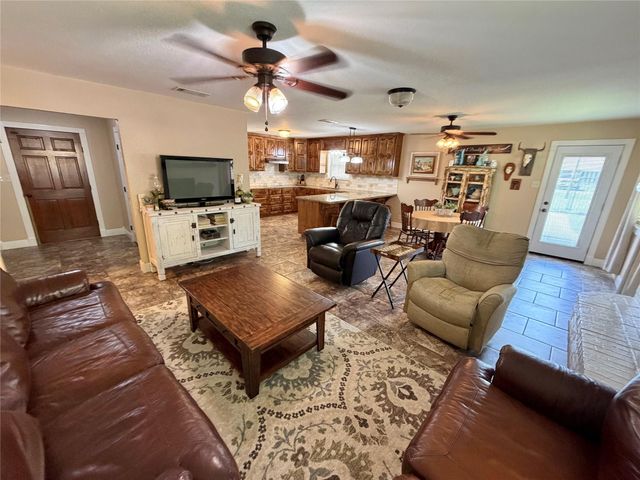 6214 1st Street, Danbury, TX 77534