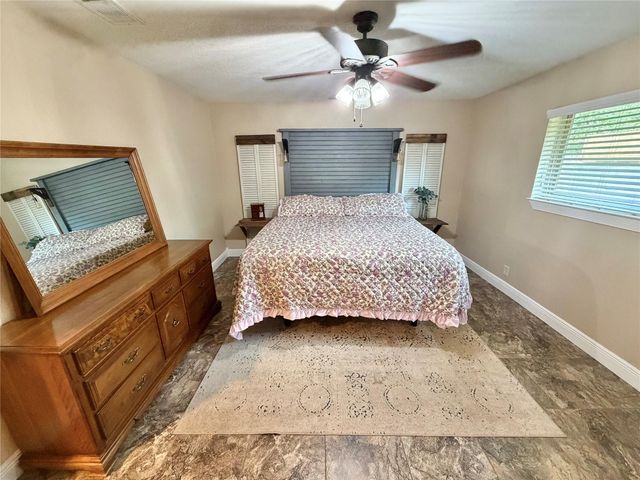6214 1st Street, Danbury, TX 77534