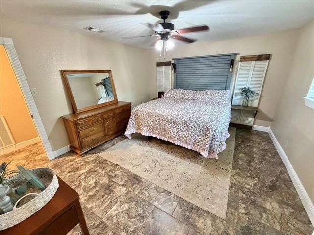 6214 1st Street, Danbury, TX 77534