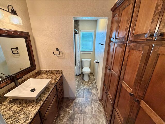 6214 1st Street, Danbury, TX 77534